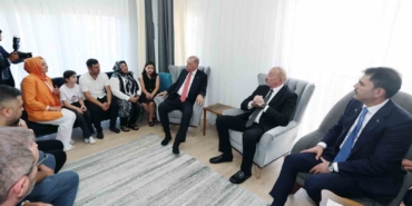 cumhurbaskani-erdogan-ve-aliyev-kahramanmarasta-depremzede-bir-aileyi-ziyaret-etti-YPs4bnJs.jpg