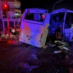 antalyada-3-midibus-birbirine-girdi-ortalik-savas-alanina-dondu-6-yarali-7XTbYNhQ.jpg