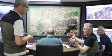 bakan-yardimcisi-ve-bursa-protokolu-orman-yanginlarini-yakindan-takip-ediyor-v9V3uS1Y.jpg