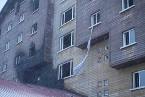 boludaki-otel-yanginina-iliskin-carpici-iddia-sedat-gulener-ve-1-kisi-itfaiyeye-girip-evrak-IBmmhnUJ.jpg