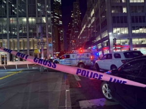 new-yorkta-gokdelende-silahli-saldiri-6-olu-Vv6wbivC.jpg