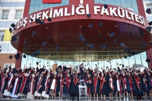 omu-dis-hekimligi-fakultesinde-mezuniyet-sevinci-EuDkYVpT.jpg
