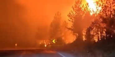 orman-yanginini-sondururken-alev-kapaninda-kaldilar-hxJ5Ct22.jpg