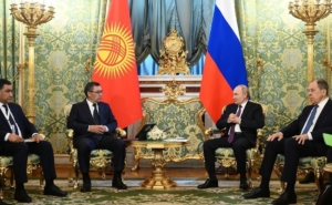putin-kirgizistan-cumhurbaskani-caparov-ile-gorustu-GkxKq9O8.jpg
