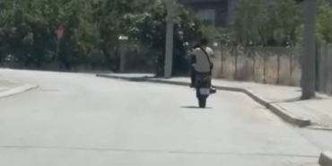trafikte-akrobatik-hareketler-yapan-motosikletliye-4-bin-153-lira-ceza-kesildi-z3YjHMqh.jpg