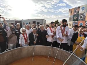 3-kayseri-gastronomi-gunlerinde-1-ton-pastirmali-kuru-fasulye-bULcWaOp.jpg