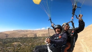 adilcevaz-semalarinda-yamac-parasutu-heyecani-HYb1FqJ5.jpg