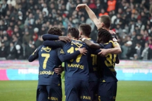 besiktas-fenerbahce-rekabetinde-ilk-golu-atan-avantaj-sagliyor-lnzPfKGX.jpg
