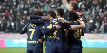 besiktas-fenerbahce-rekabetinde-ilk-golu-atan-avantaj-sagliyor-lnzPfKGX.jpg