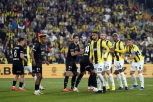 besiktas-ile-fenerbahce-arasinda-22-milyar-tllik-derbi-Ei79VCAg.jpg