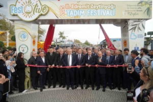 edremitte-2-zeytinyagi-tadim-festivali-festolive-basladi-9NEnSVRS.jpg