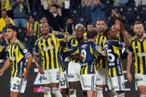 fenerbahce-fatih-karagumruku-konuk-edecek-gP877gA8.jpg