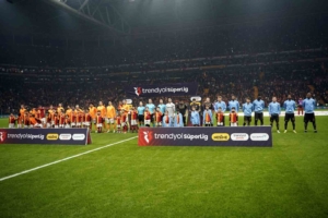 galatasaray-ile-trabzonspor-141-randevuda-xdEHZVrv.jpg