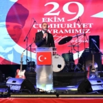 gaziosmanpasada-cumhuriyet-bayrami-fener-alayi-ve-konserlerle-kutlandi-OXIF4QfL.jpg