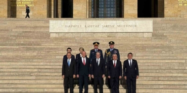 ingiltere-basbakani-starmer-anitkabiri-ziyaret-etti-kgOMGwFE.jpg
