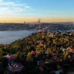istanbul-bogazinda-gun-batiminda-mest-eden-sonbahar-manzarasi-7VipRDQh.jpg