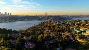 istanbul-bogazinda-gun-batiminda-mest-eden-sonbahar-manzarasi-7VipRDQh.jpg