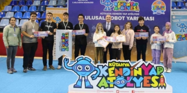 kutahyada-ulusal-robot-yarismasinda-dereceye-giren-ogrenciler-odullerini-aldi-guwXFaqH.jpg