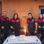 polis-sirenleri-bu-kez-ozel-gereksinimli-cocuga-surpriz-icin-caldi-rTL9kNcC.jpg