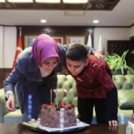 bakan-goktas-sehidin-oglunun-dogum-gununu-bakanlikta-kutladi-mQi5OpQc.jpg
