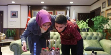 bakan-goktas-sehidin-oglunun-dogum-gununu-bakanlikta-kutladi-mQi5OpQc.jpg