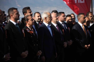 bakan-uraloglu-yeni-bir-eser-kazandirmanin-gururunu-yasiyoruz-NaxqnScg.jpg