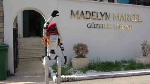 bursada-guzellik-merkezine-robot-isci-mesaiye-basladi-Dqtzgvp1.jpg