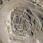 erzincanda-urartu-izleri-yeniden-gun-yuzunde-altintepe-kalesi-drone-ile-goruntulendi-YzNedFg1.jpg