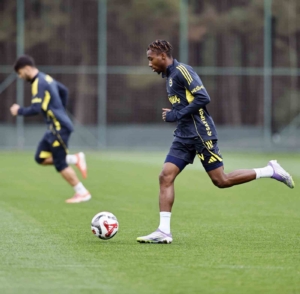 fenerbahce-gunu-cift-antrenmanla-tamamladi-J7KFzk6p.jpg