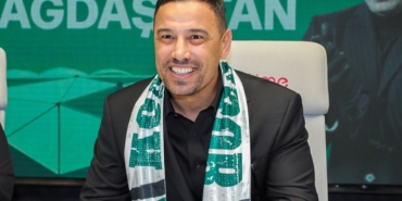 konyaspor-cagdas-atan-ile-15-yillik-sozlesme-imzaladi-yL3QJCyn.jpg