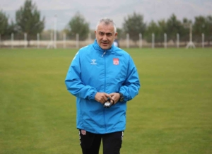 mehmet-altiparmak-manisa-fk-maci-final-niteliginde-UWmaA3Pr.jpg