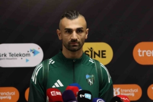 serdar-dursun-kocaelispor-ve-taraftari-karsisinda-oynamak-kolay-degil-PkxJCk9K.jpg