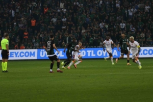 trendyol-super-lig-kocaelispor-1-galatasaray-0-ilk-yari-B7hvGRMT.jpg